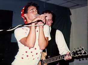 10 - Richard Singing.jpg (8854 bytes)