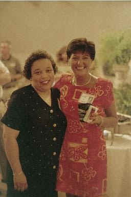 Dee Dee & Vicki.jpg (10195 bytes)