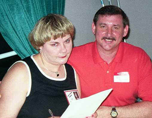 Laurie & Bob.jpg (24051 bytes)