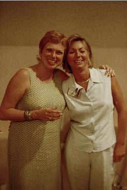 Lisa & Debbie.jpg (10384 bytes)