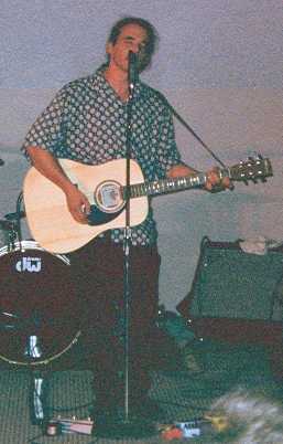 Richard Singing.jpg (14151 bytes)