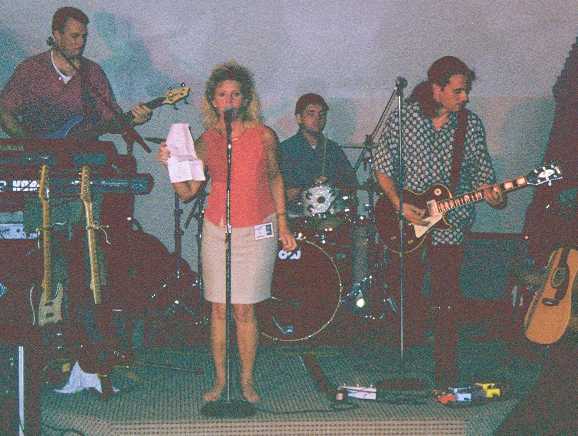 Veni Singing.jpg (34368 bytes)