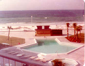 pool__beach.jpg (11138 bytes)