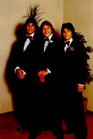 prom_dudes.jpg (15342 bytes)