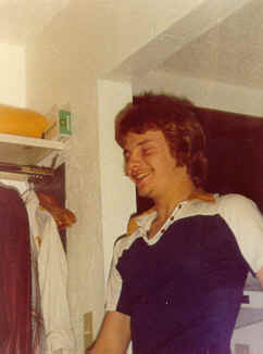 terry_eyes_closed.jpg (7563 bytes)